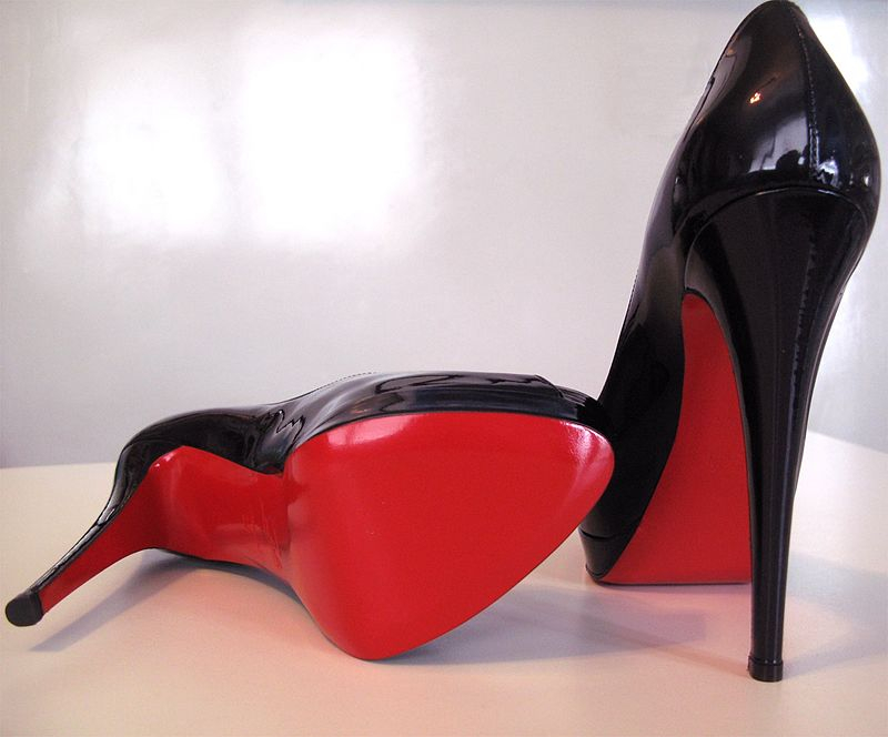 Czerwone podeszwy butów Christian Louboutin mogą być znakiem towarowym